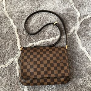 100% Authentic Louis Vuitton Crossbody bag